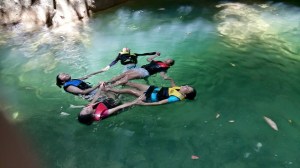 11265569_965501463463059_1862093589430221997_n