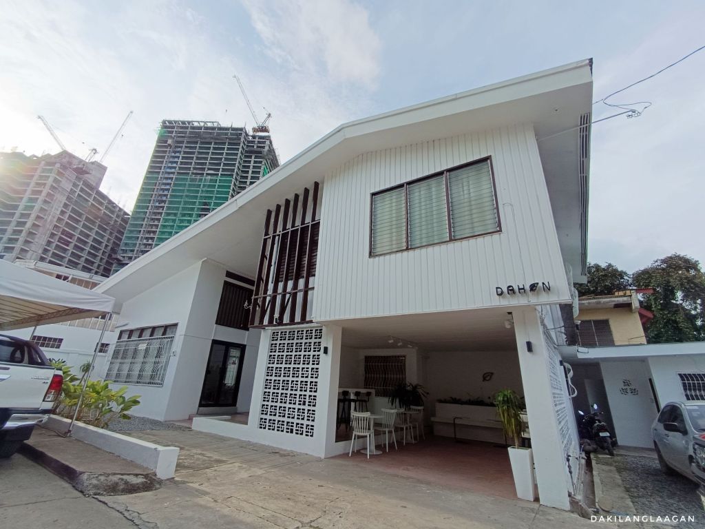 aesthetic cafe, minimalist, trendy cafe in cebu, best coffee shops in cebu city, best coffee in cebu, dakilanglaagan, chic cafe, cheesecake, dahun cafe, 
